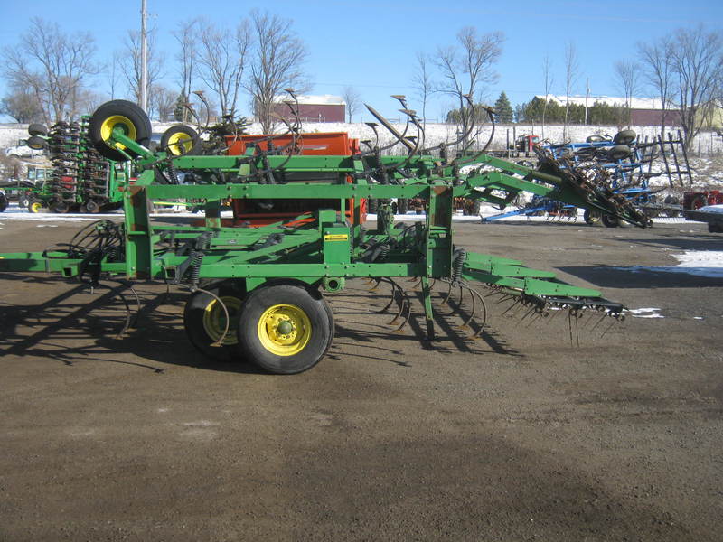 Cultivators  John Deere 960 Cultivator Photo